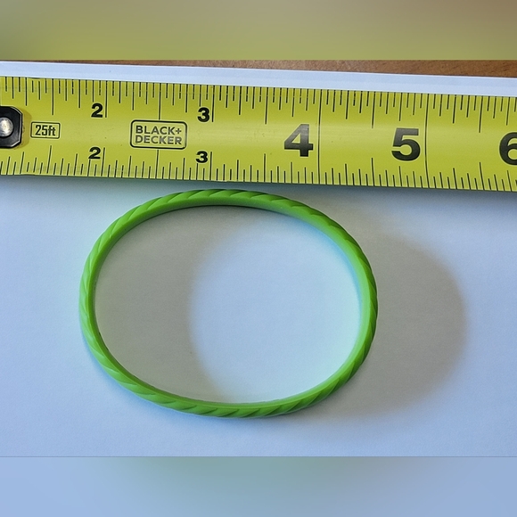 David Yurman Pistaschio Green Rubber Bracelet 10mm Stamped D.Y. Limited Edition - Picture 10 of 10